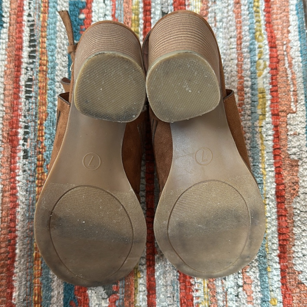 Universal Thread 💚 Brown sling back peep-toe shoe - Picture 7 of 9